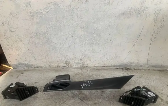 Opel Astra K Dash center air vent grill 39079605