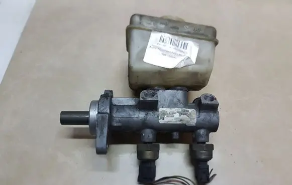 Mercedes-Benz ML W163 Brake fluid reservoir 