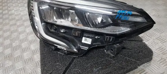 Renault Clio V Headlight/headlamp 260102407R LE17A0416 01066180900010