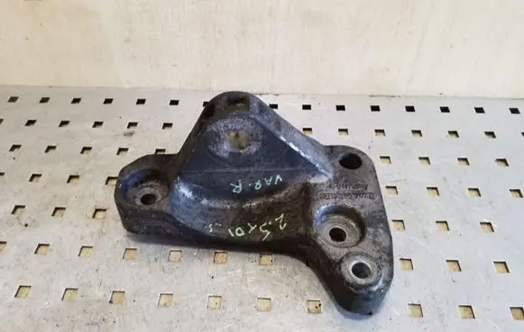 Volkswagen Transporter - Caravelle T5 Engine mounting bracket 7H0199207B