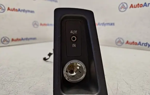 BMW 1 E82 E88 AUX in-socket connector 51169110412 61316930561