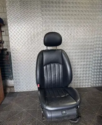Mercedes-Benz CLS C219 Front driver seat 560555173A