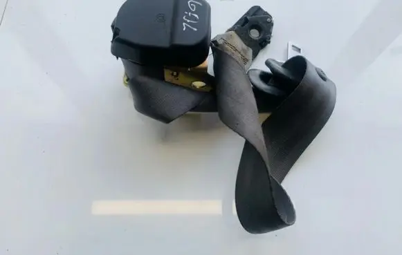 Renault Laguna I Rear seatbelt 7700835484