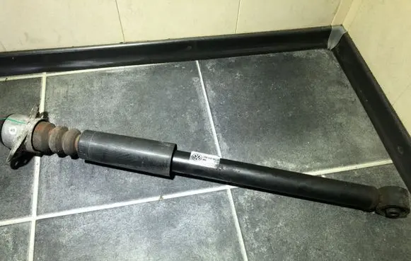 Volkswagen Cross Polo Rear shock absorber/damper 6R0512011BC