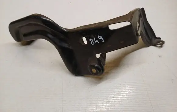 Audi A6 S6 C6 4F Intercooler pipe mounting bracket 4F0145814