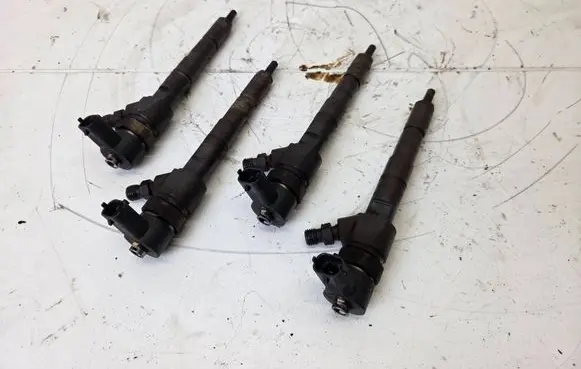 Saab 9-5 Fuel injectors set 0445110327