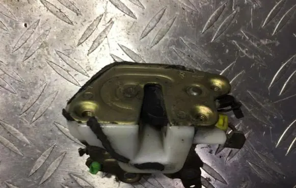Mitsubishi Colt Front door lock