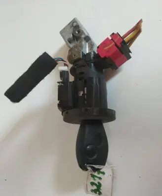 Renault Clio III Ignition lock N0502060