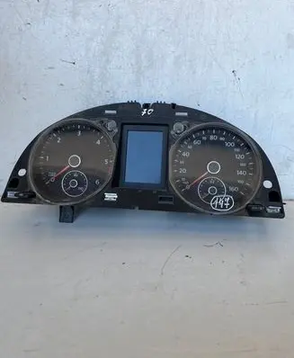 Volkswagen PASSAT B7 Speedometer (instrument cluster) 3AA920970E