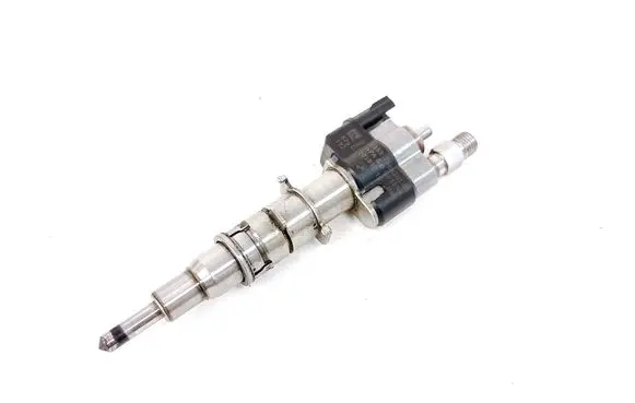 BMW 7 F01 F02 F03 F04 Fuel injector 7585261