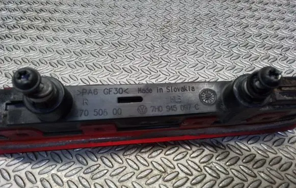 Volkswagen Transporter - Caravelle T5 Third/center stoplight 7H0945097C