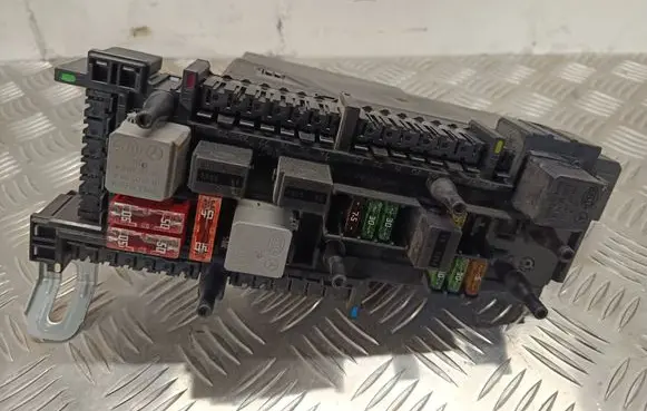 Mercedes-Benz C W204 SAM control unit 2045458201 2045456132 5DK00922527