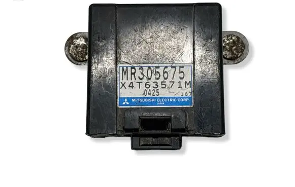 Mitsubishi Pajero Door central lock control unit/module MR305675