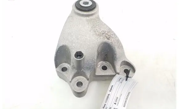 Mercedes-Benz CLA C117 X117 W117 Engine mounting bracket A2462401109