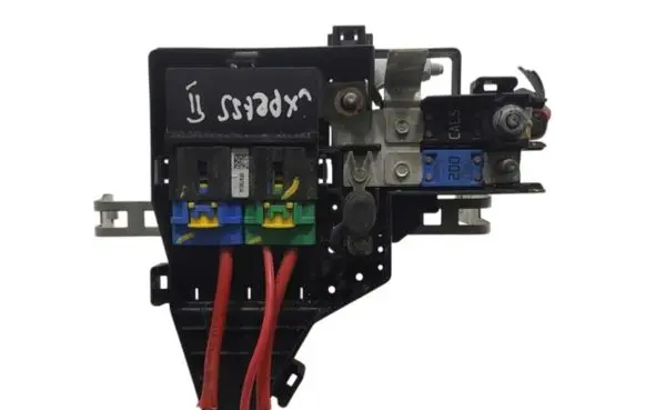 Renault Express Battery relay fuse 241148757R