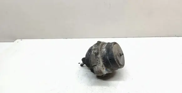 Engine mount bracket