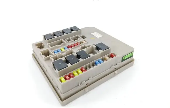 Renault Clio III Fuse module 902663A