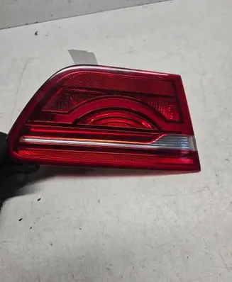 Jaguar XE Tailgate rear/tail lights