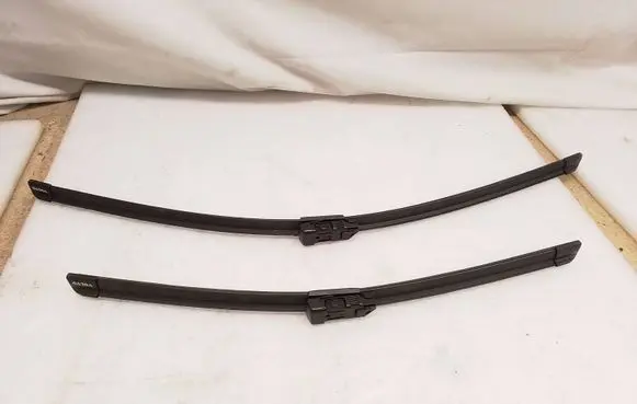 Volvo V40 Windshield/front glass wiper blade 32237895