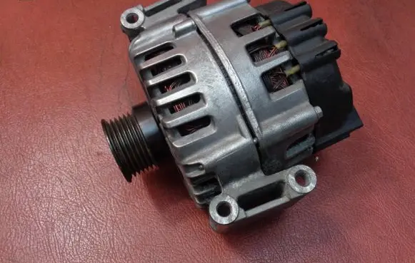 Mercedes-Benz SLK R172 Generator/alternator A0009067702