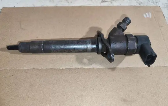 Fuel injector