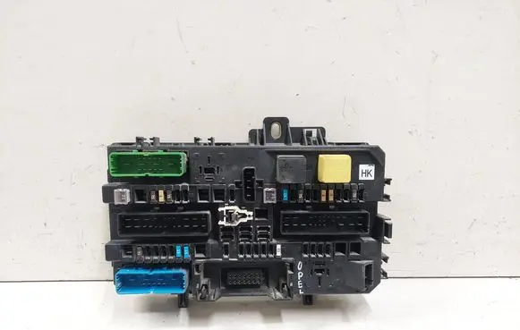 Opel Astra H Fuse module 13206762 HW0019