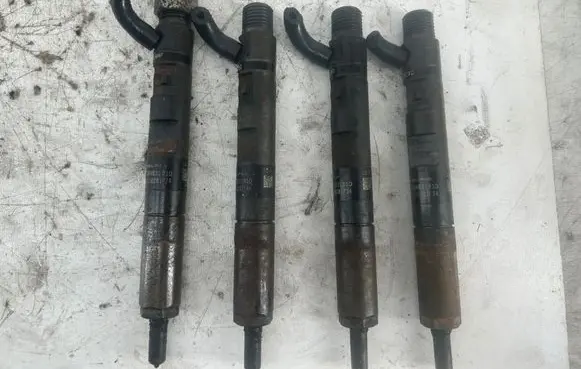 Nissan Note (E11) Fuel injectors set 8200421359 H8200421897 EJBR03101D