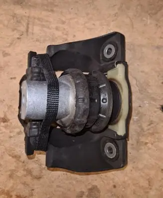 Volvo XC90 Engine mount bracket 326F22 26008 32137494
