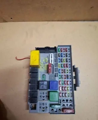 Opel Astra H Fuse box set 24412497