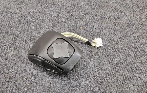 Volvo XC90 Steering wheel buttons/switches 8685489