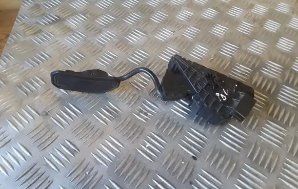 Toyota Prius (XW20) Accelerator throttle pedal 7812047040 1988003120