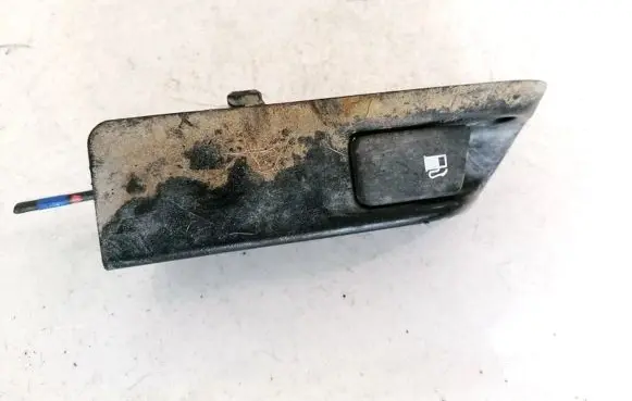 Toyota Auris 150 Fuel tank opening switch 