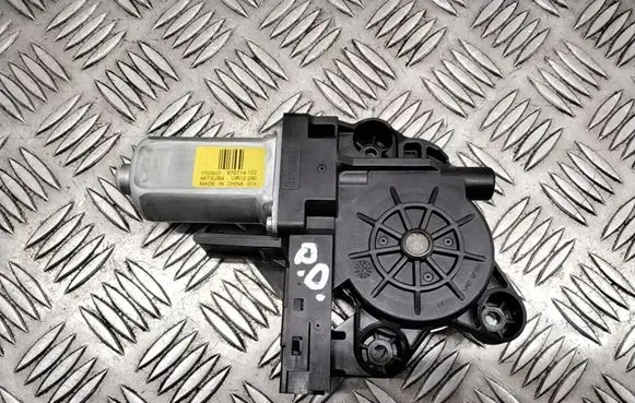 Volvo V70 Front door window regulator motor 970714102