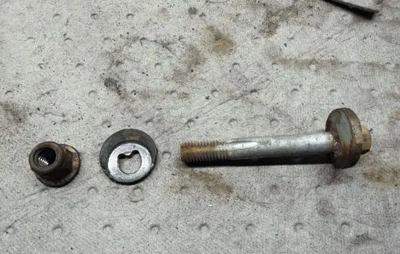 Volvo XC70 Rear suspension camber bolt 