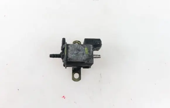 Audi A4 S4 B5 8D Valve vacuum 028906283F
