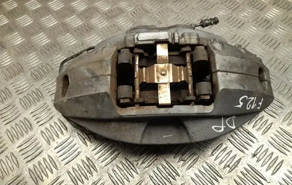 BMW 5 G60 Front brake caliper 689913003