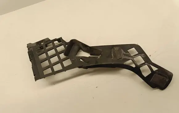 Mercedes-Benz CLA C117 X117 W117 Front bumper mounting bracket A1178850700