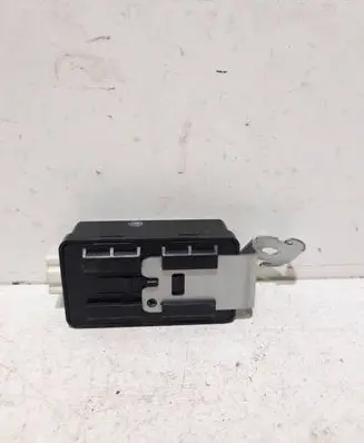 Mazda 3 I Door central lock control unit/module 6750Z
