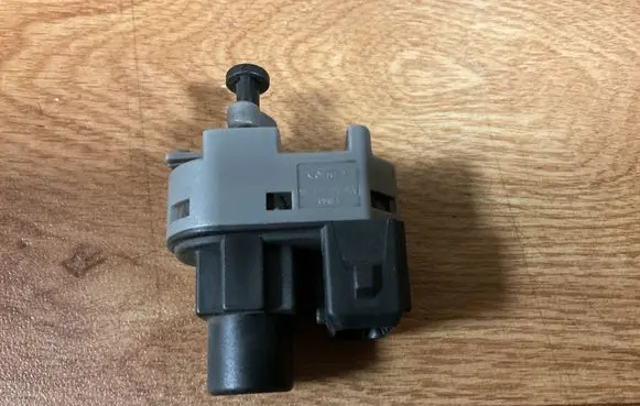 Ford Mondeo Mk III Brake pedal sensor switch 1S7T13480AA