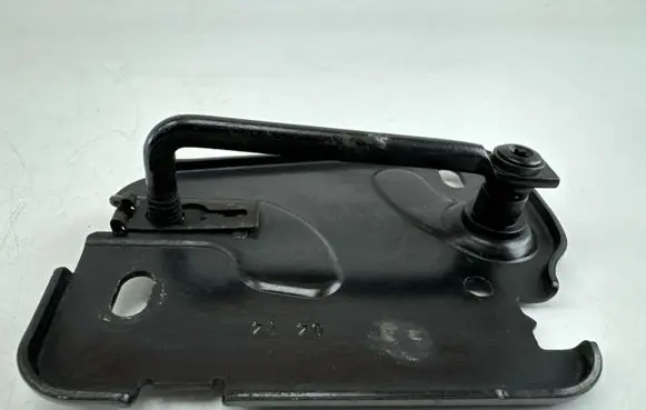 Audi A3 S3 8V Engine bonnet/hood lock/latch loop/hook 8V0823185B