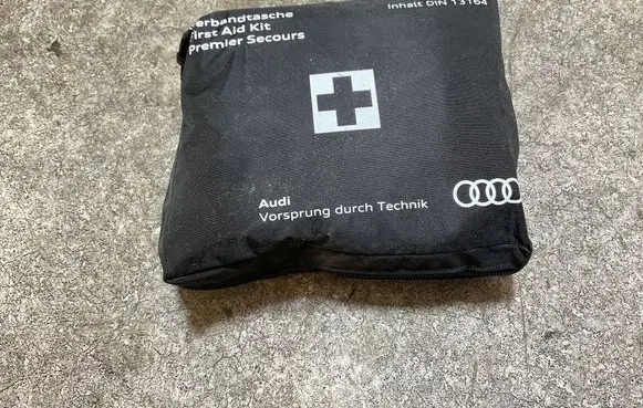Audi e-tron First aid kit 8W0860282F