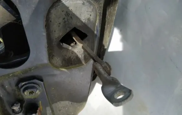 Renault Laguna I Rear door check strap stopper