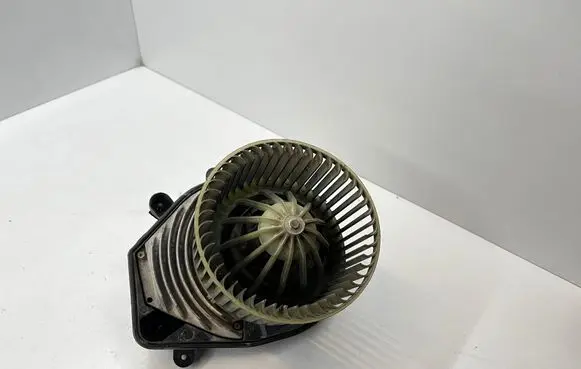 Volkswagen PASSAT B5 Heater fan/blower 740221233F 8D1820021