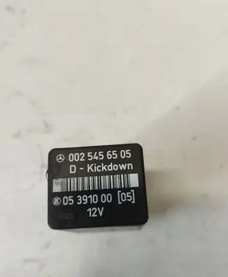 Mercedes-Benz E W124 Hazard warning light relay 0025456505 0539100005