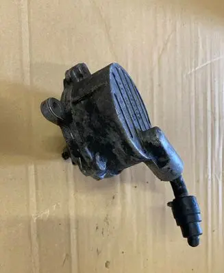 Mercedes-Benz S W220 Vacuum pump A6112300065 060080