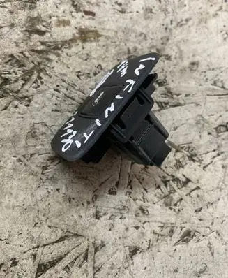 Infiniti QX60 L50 Tailgate/boot open switch button 