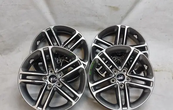 Hyundai Santa Fe R17 alloy rim 529102W210