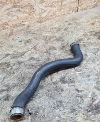 Mercedes-Benz C W203 Engine coolant pipe/hose 2035010682