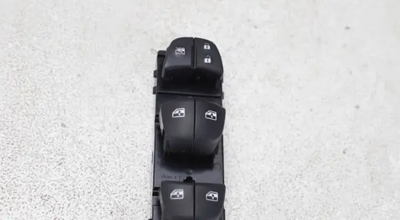 Nissan Qashqai Electric window control switch