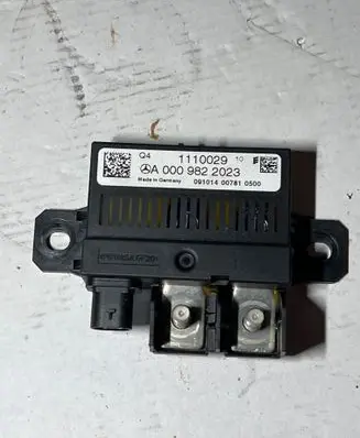 Mercedes-Benz CLS C218 X218 Charging relay A0009822023 1110029 09101400781